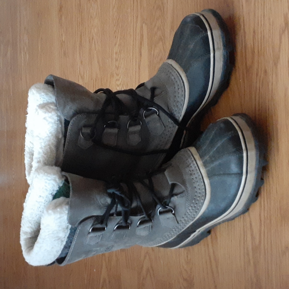 Sorel Caribou Winter Boots Gray and Black Sz 8